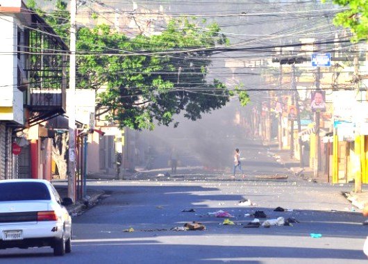 Un policía muerto y cuatro heridos en el primer día de huelga en el Cibao Central